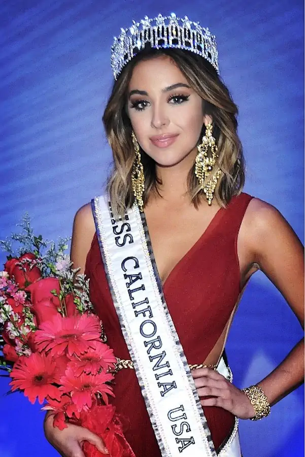 Miss California with flower bouquet